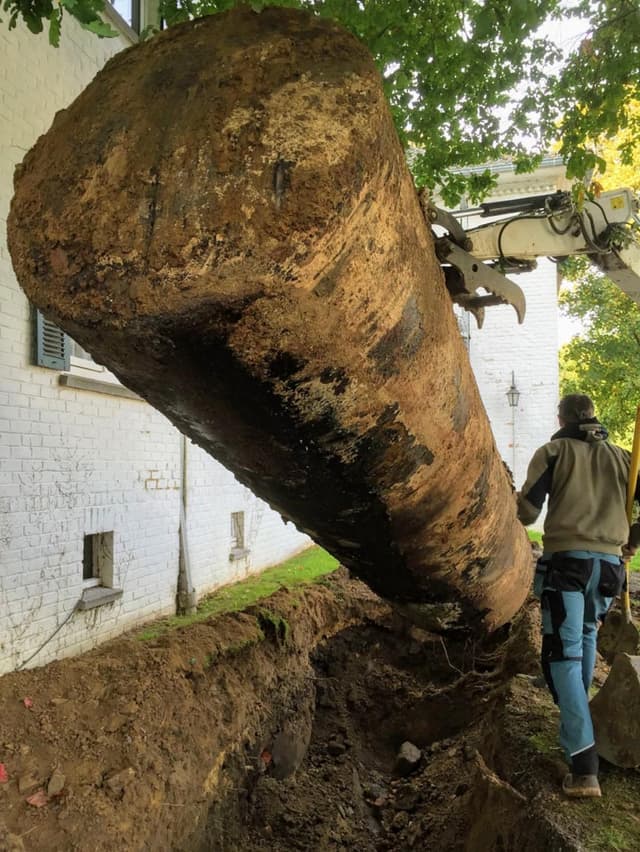 Technicien expliquant les résultats du contrôle au client